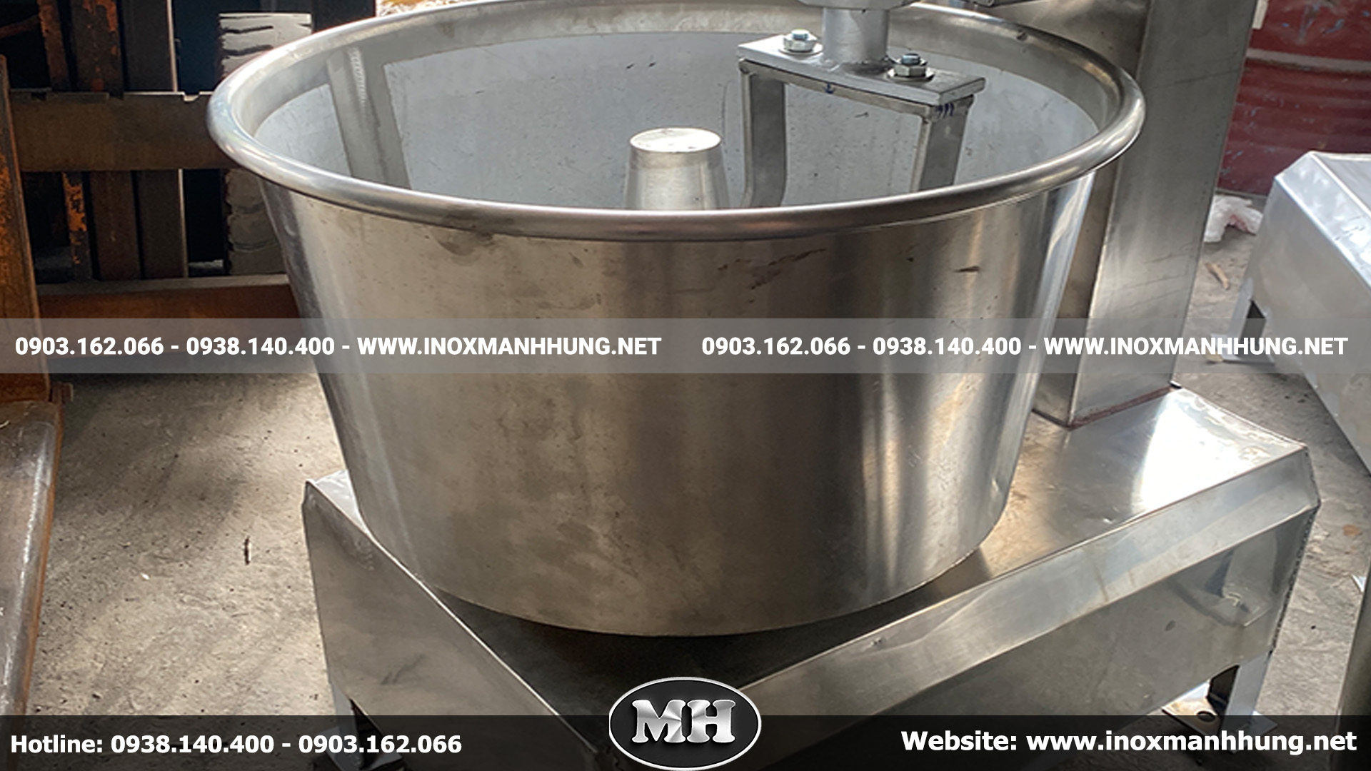 Máy Quết Chả Cá Trộn Bột Mì là thiết bị chuyên dụng được thiết kế để trộn chả cá