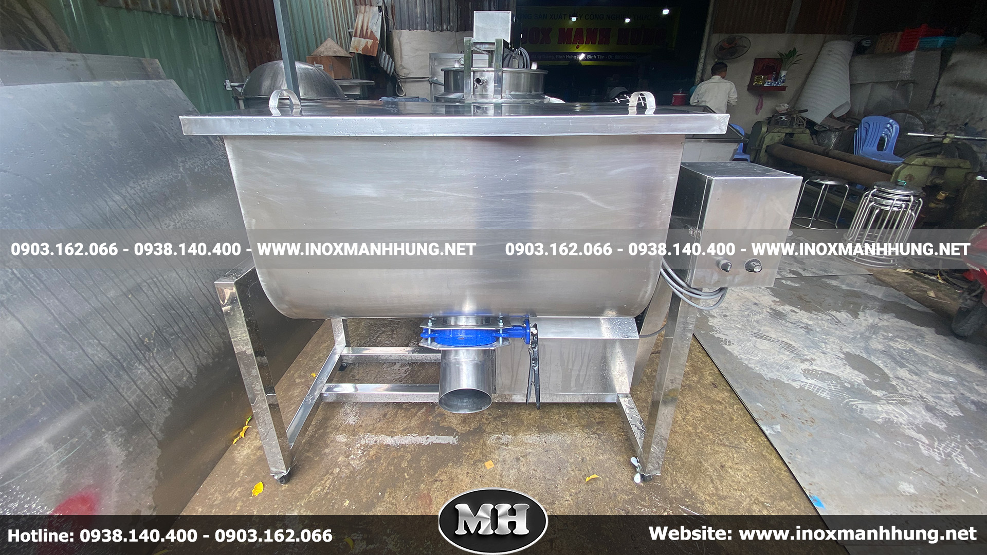 Máy trộn bột làm bánh với công suất vượt trội, giúp trộn đều bột