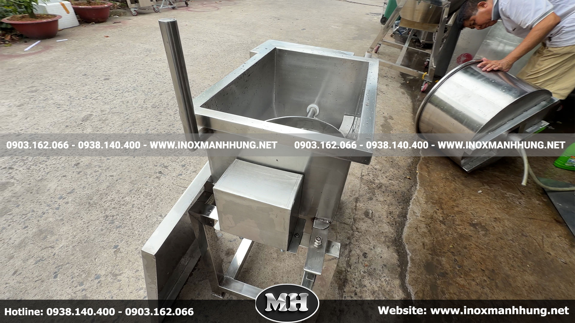 Ứng dụng máy trộn thịt nằm ngang mini cho cơ sở làm giò chả, xúc xích