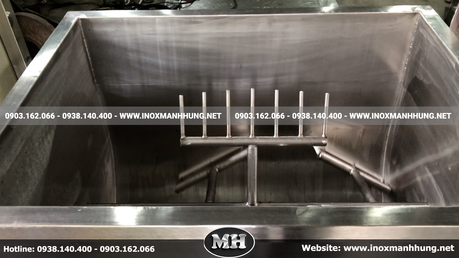 Máy được làm từ inox 304, bền, đẹp, dễ vệ sinh