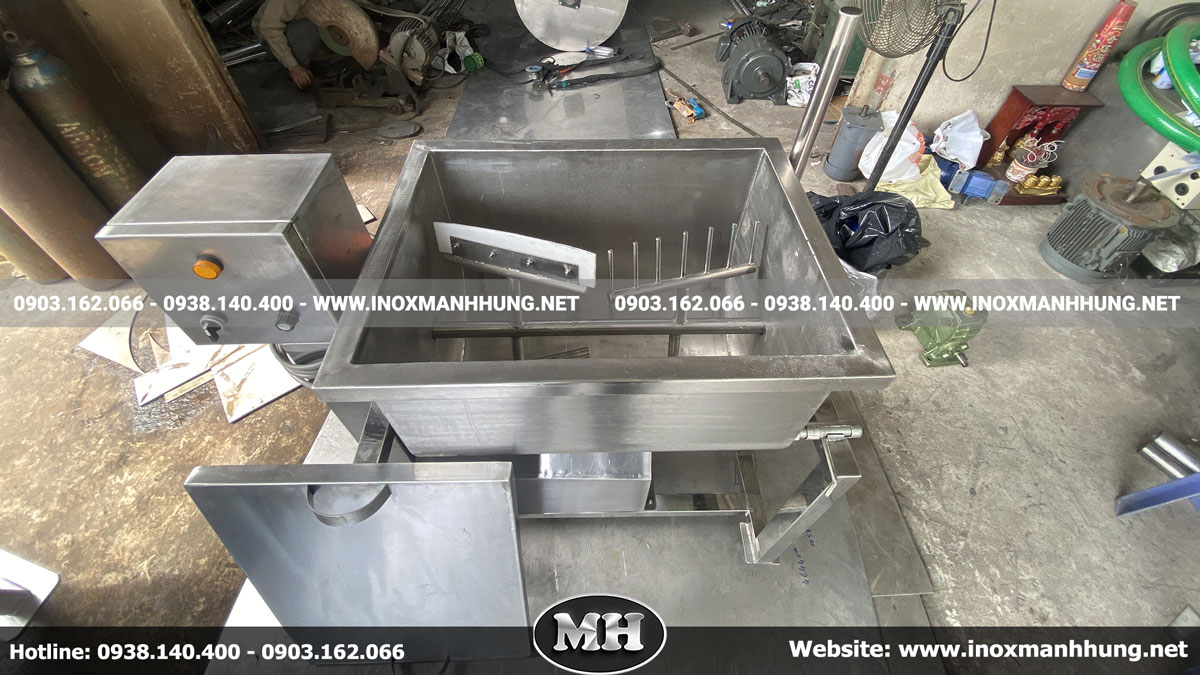 Máy trộn sầu riêng được sản xuất từ inox 304 bền, đẹp, dễ vệ sinh
