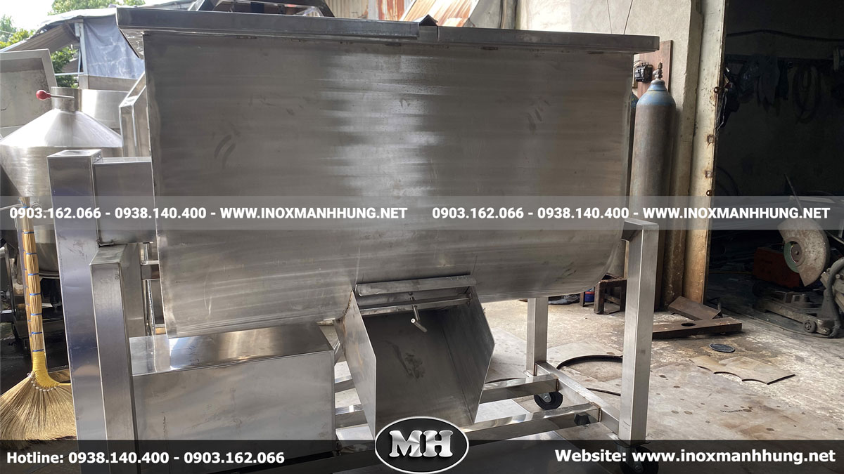 Inox Mạnh Hưng tự hào là đơn vị tiên phong và uy tín hàng đầu trong lĩnh vực thiết kế và sản xuất máy trộn thức ăn chăn nuôi 